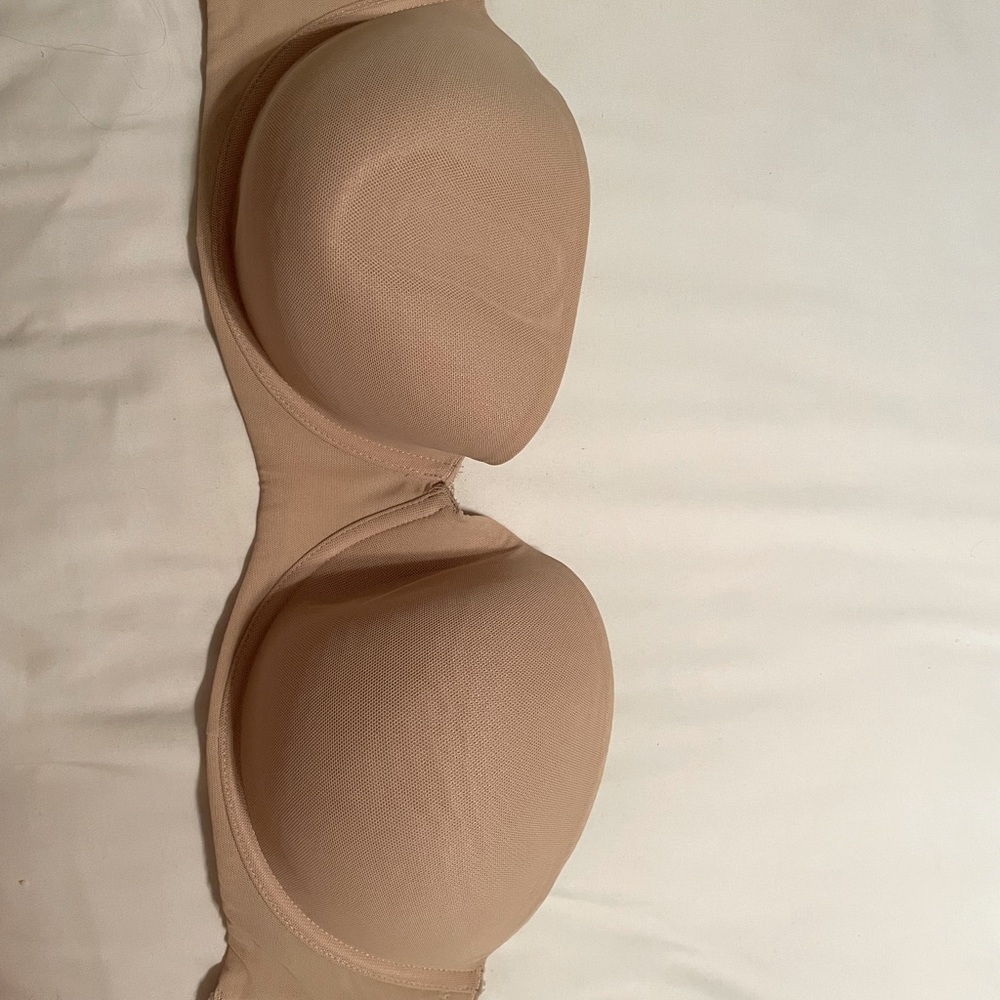 Strapless nude bra 38DD with 3 hook enclosure
